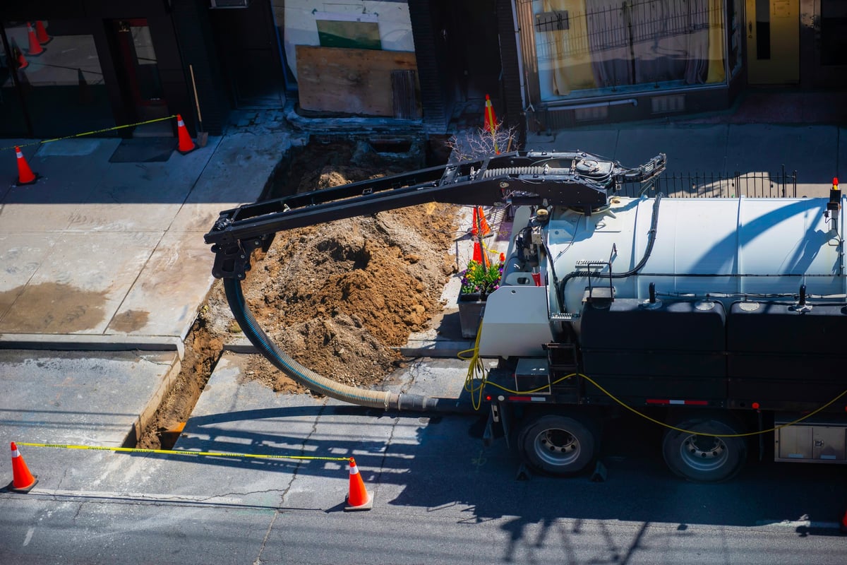 Installation of underground electric cable in the city